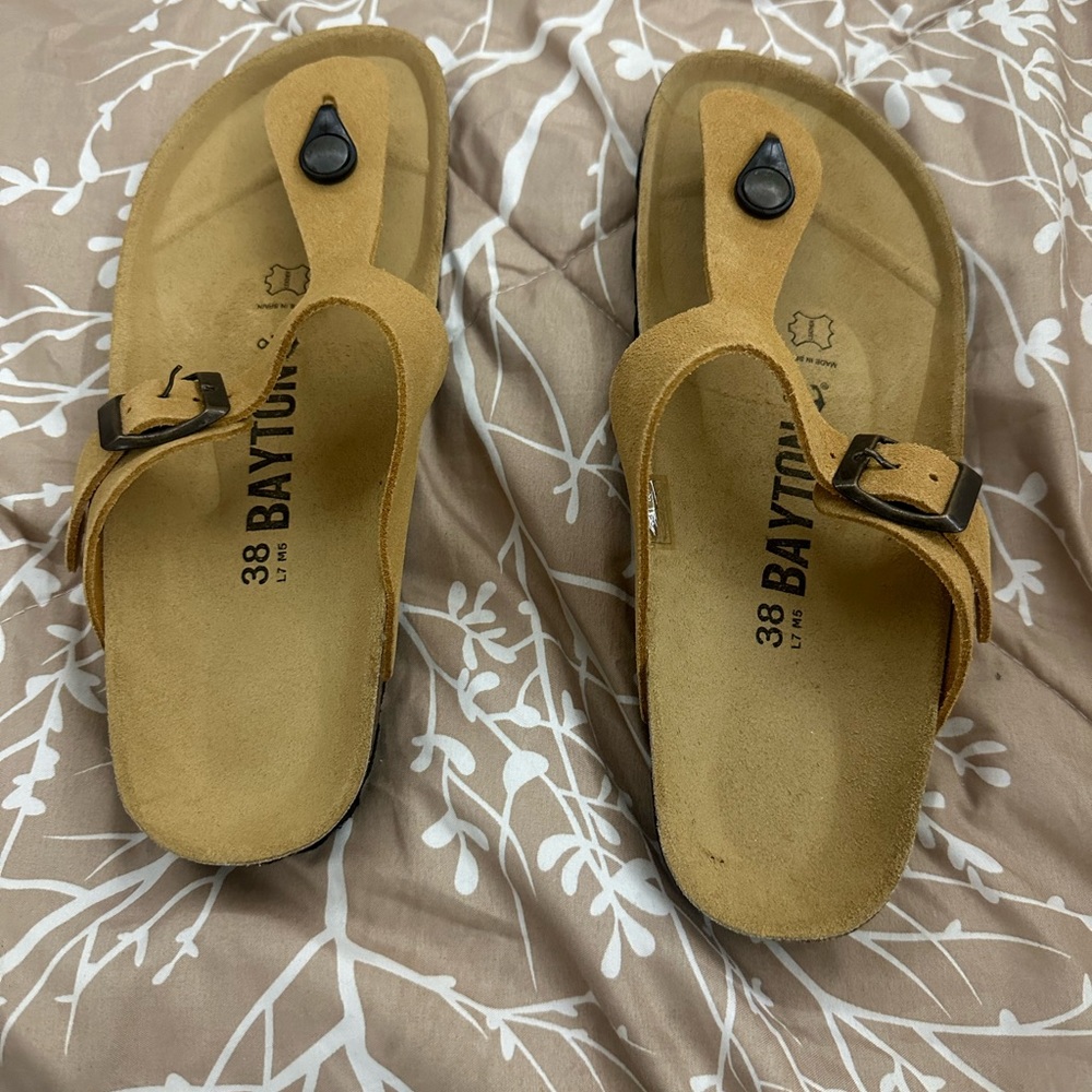 Bayton Camel slides size 38 brand new with box